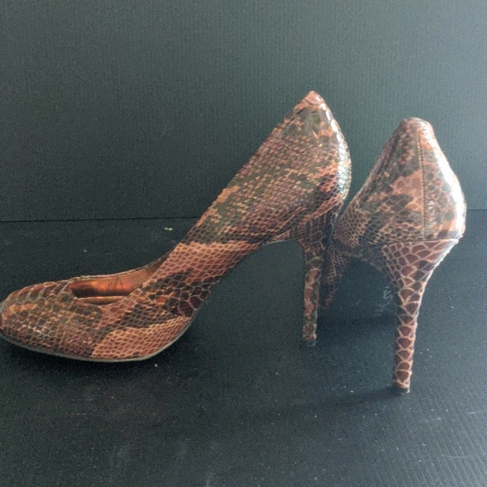 Shoes - Picture 4 of 4
